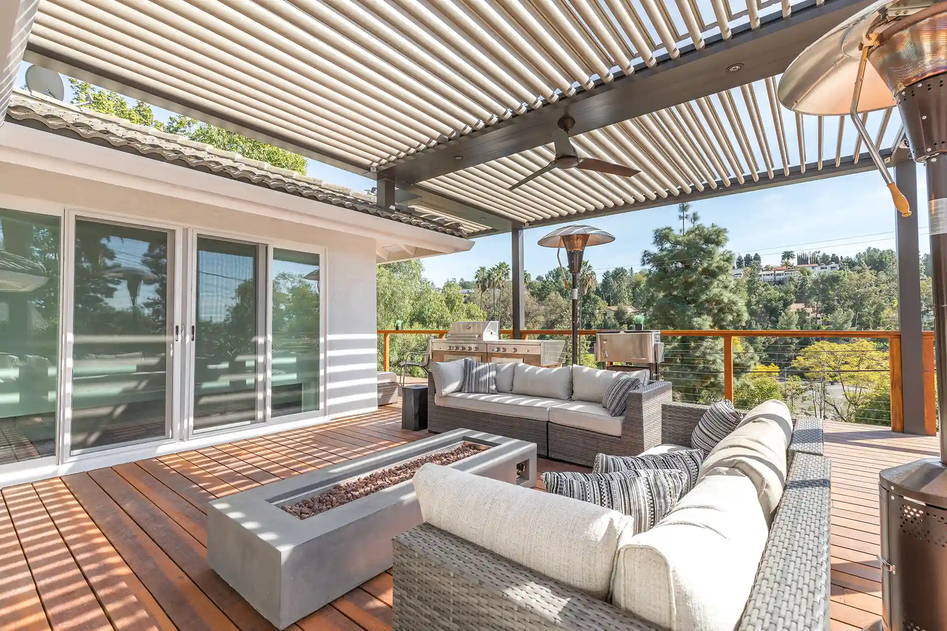 Bioclimatic smart pergola design trends